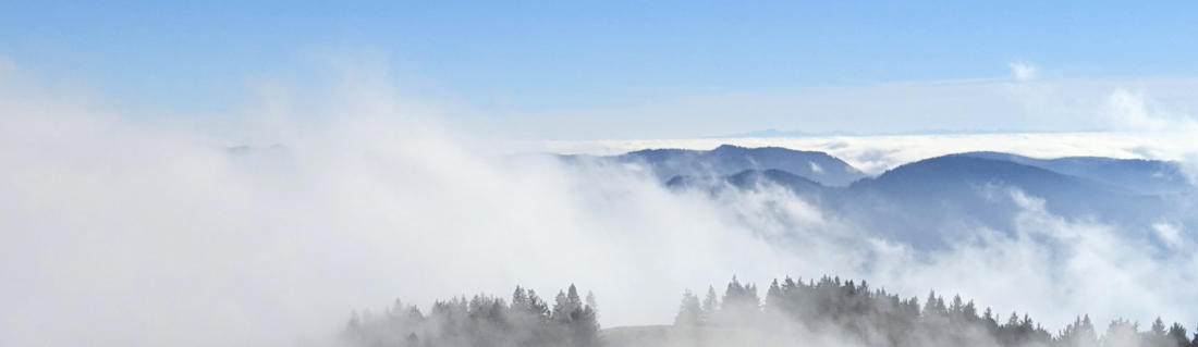 Himmel, Berge, Nebelschwaden
